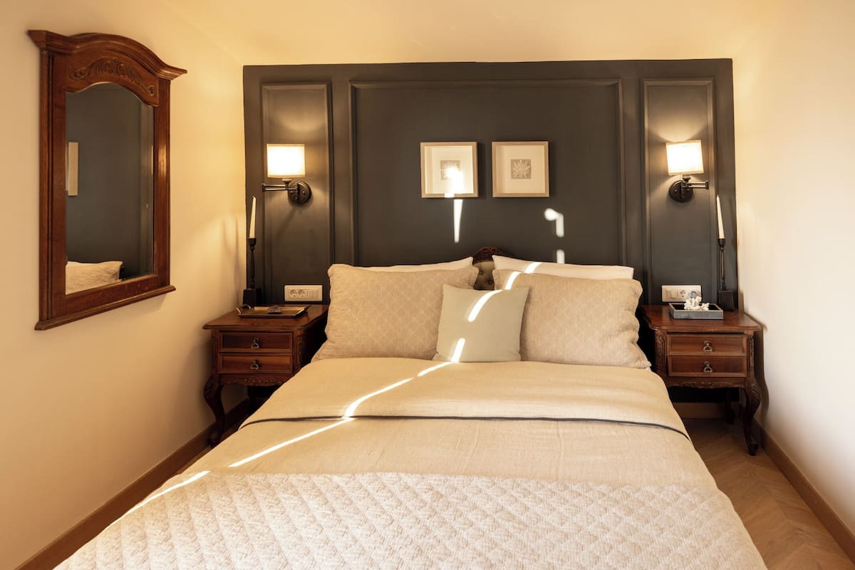 Deluxe Sea View King Room with Balcony | Free WiFi