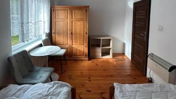House | 6 bedrooms, individually furnished, bed sheets