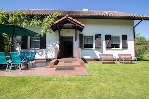 House | Exterior - Holiday Villa With a Private Garden in Lubiatow (Choczewo)