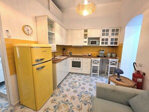 Private kitchen - Elegant Apartment in Historic Center (Tropea)