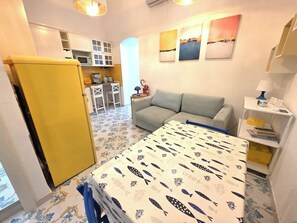 Living area - Elegant Apartment in Historic Center (Tropea)