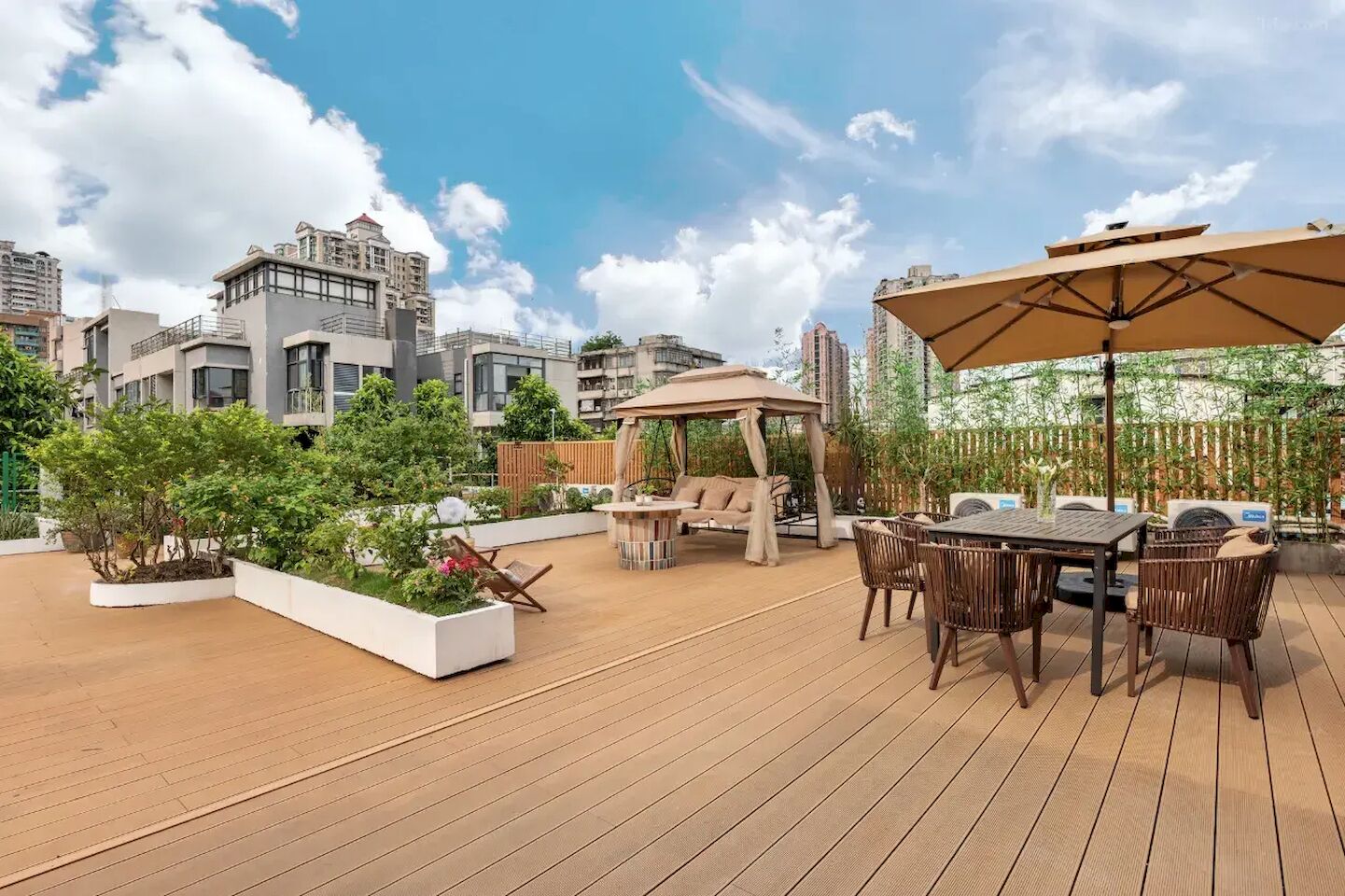 Outdoor dining
