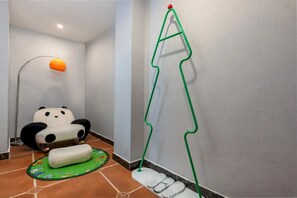 Family Twin Room, City View | Children’s area - Boni Hotel Guangzhou Huangsha Station (Guangzhou City)