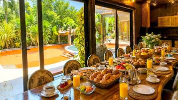 Desayuno completo todos los días (con cargo)