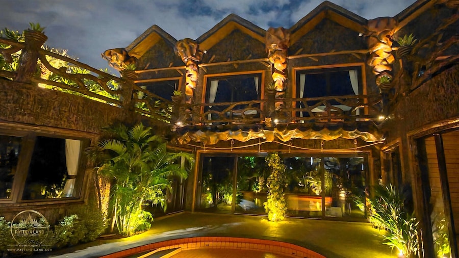 MANJILAND Luxury Pool Villa Pattaya