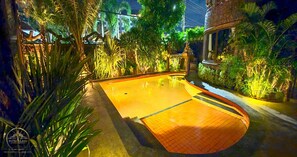 Lyxvilla - privat pool | Pool | Utomhuspool, gratis cabanor och parasoller
