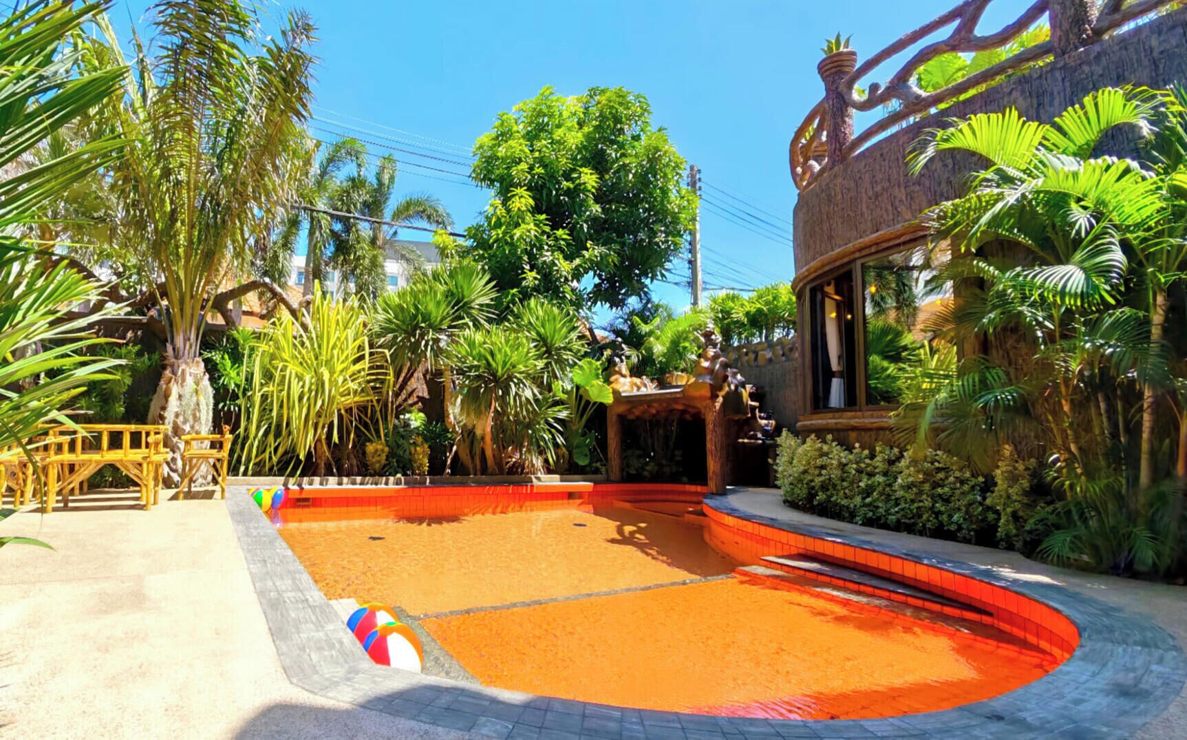 Outdoor pool, free cabanas, pool umbrellas