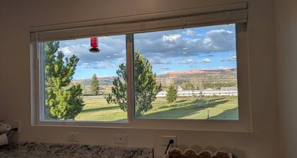Canyon Glow Retreat- peaceful retreat between Bryce Canyon and Zion