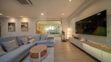 Villa, 5 Bedrooms, Non Smoking | Living area