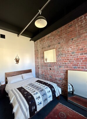 Room - Heritage NY-style loft in the heart of Cuba Street – 2 Bed, 2 Bath Apartment (Wellington)
