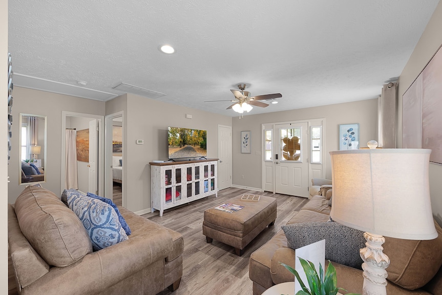 2br 1ba Cozy Townhome All The Amenities Patio Minutes From I-40 - Jackson, TN