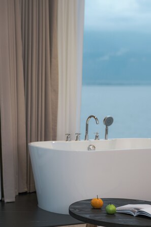 Standard Double Room | Bathroom - Dali Qianhe Juxi beach holiday Hotel (Dali)