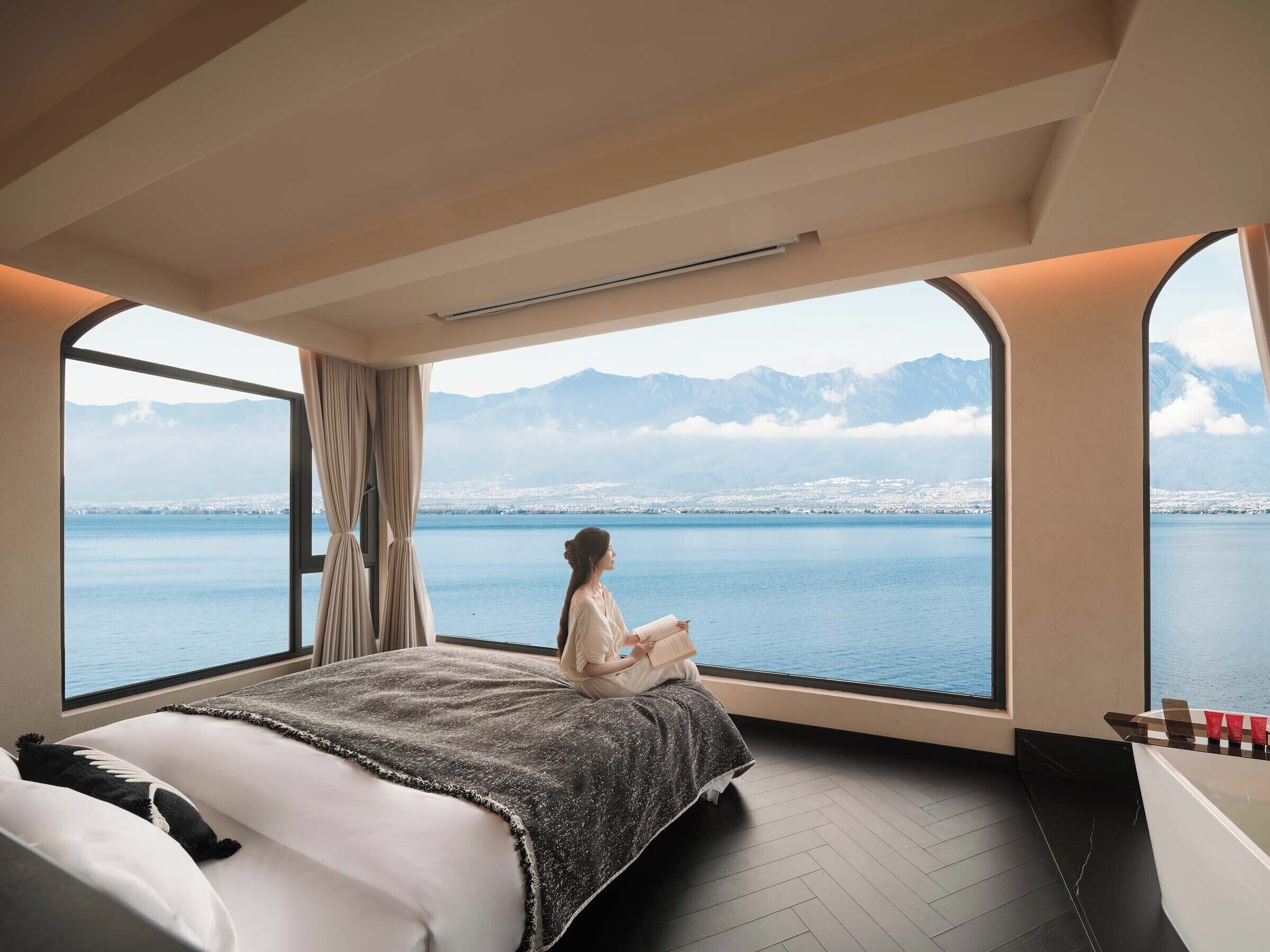 Standard Suite | Premium bedding, minibar, individually decorated, individually furnished