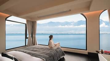 Standard Suite | Premium bedding, minibar, individually decorated, individually furnished