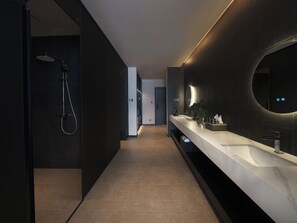 Bathroom - Dali Qianhe Juxi beach holiday Hotel (Dali)