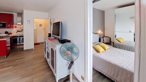 Unclassified image, 4 of 24, button - Port Soleil by Interhome (Arcachon)