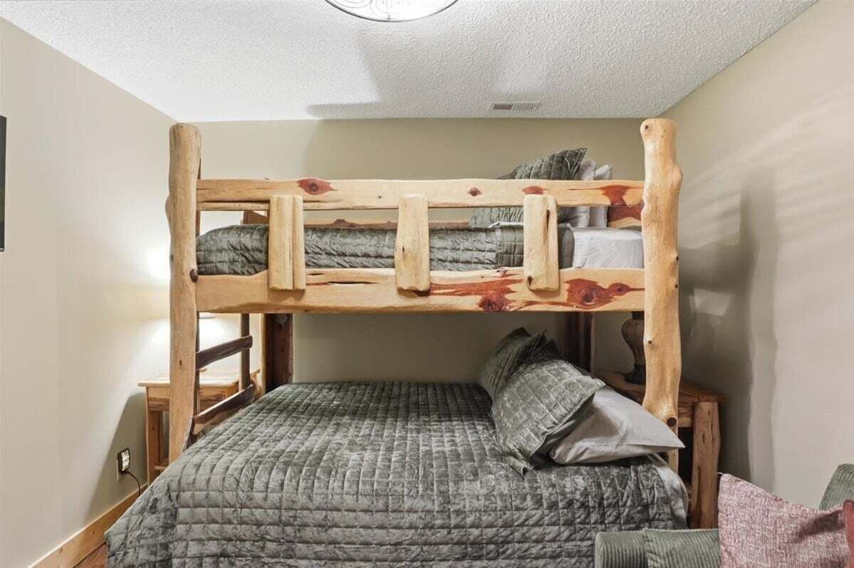 Iron/ironing board, travel cot, free WiFi, bed sheets