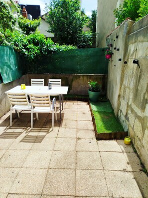 Outdoor dining - Charming town house (Bourges)
