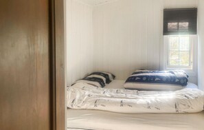 Room - Beach front home in Fjell with house sea view (Fjell)