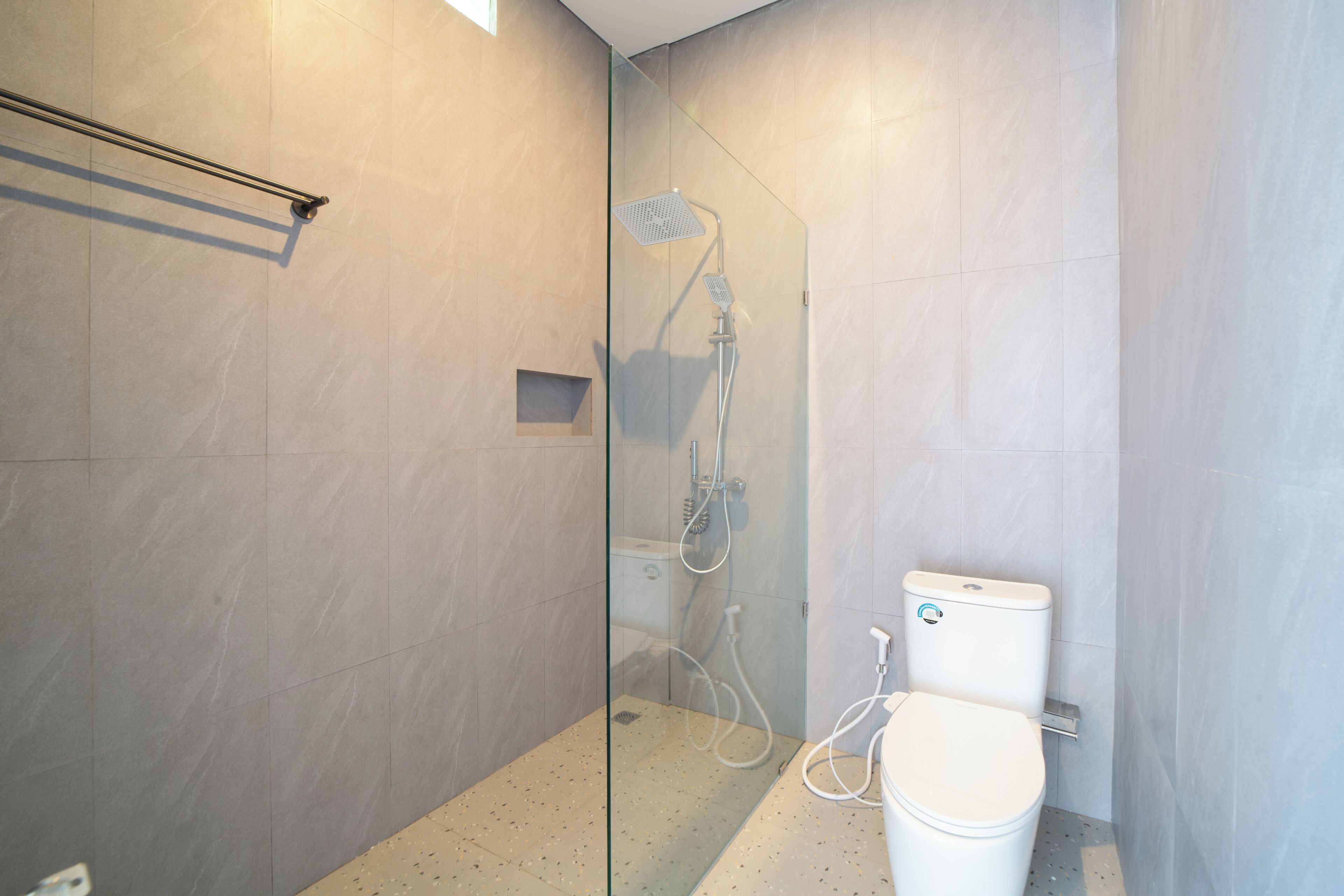 Standard Double Room, Garden View | Bathroom | Towels, soap, shampoo
