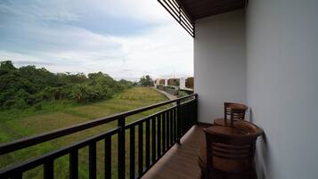 Standard Double Room, Garden View | Property grounds