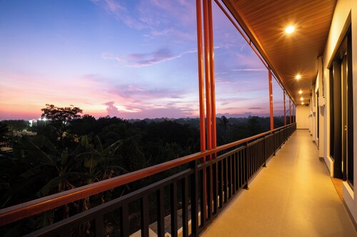Lunaire Guest House