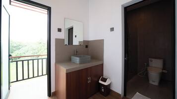 Standard Double Room, Garden View | Bathroom | Towels, soap, shampoo