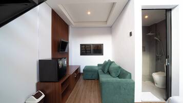 Family Double Room, Pool View | Interior