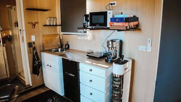 Fridge, microwave, stovetop, electric kettle