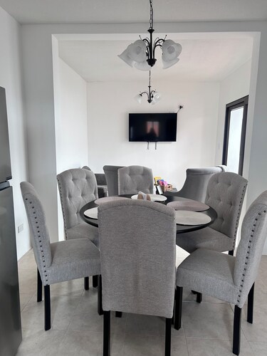 Fantastic 5-bedroom house in serene San Lorenzo El Cubo neighborhood