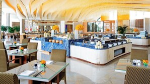 A hotel lobby with marble counters, seating areas, and a modern chandelier. - TAI LAKE DREAMLOHAS VILLA RESORT (Suzhou)