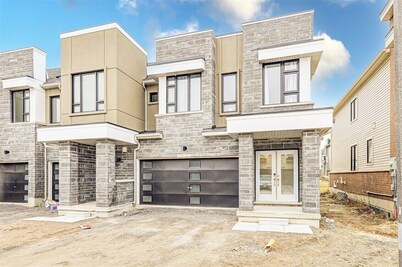 Spacious Modern 4BR Home | Family & Group Getaway, a minute walk to Lake Ontario