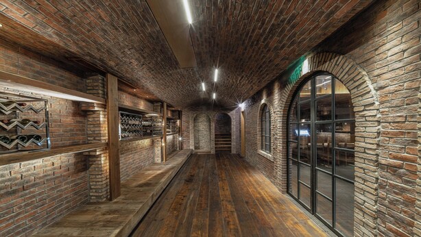 A corridor with brick walls, wooden flooring, and arched windows. - Mogan Dreamlohas Sunrise Resort Hotel (Huzhou)