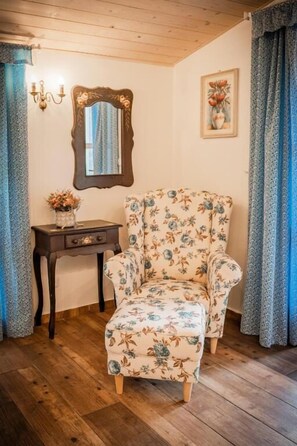Suíte superluxo, vista para o jardim | Parte interna