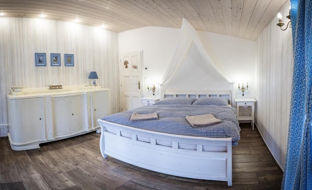 Luxury Suite, Garden View | Free WiFi