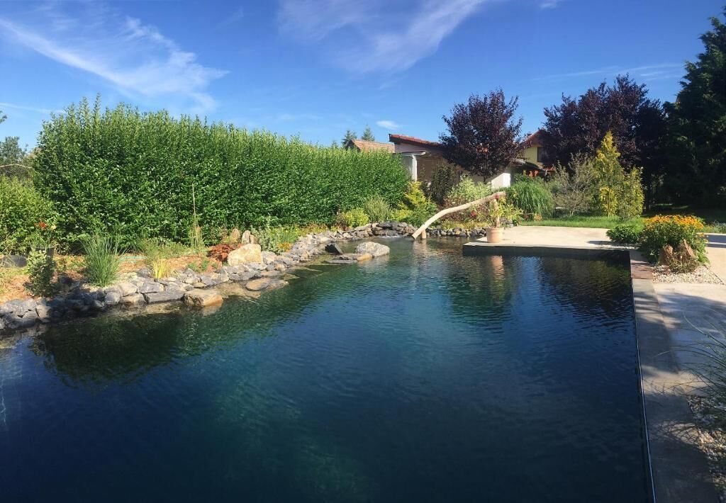 Sesongbasert utendørsbasseng