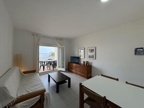 TV - Second-floor apartment with privileged sea views (l'Escala)