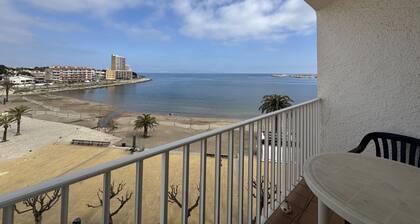 Fourth-floor apartment with panoramic sea views