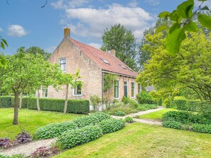Exterior - Characteristic house with a large garden (Oudelande)