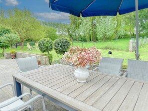 Outdoor dining - Characteristic house with a large garden (Oudelande)
