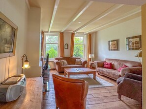 TV, foosball - Characteristic house with a large garden (Oudelande)