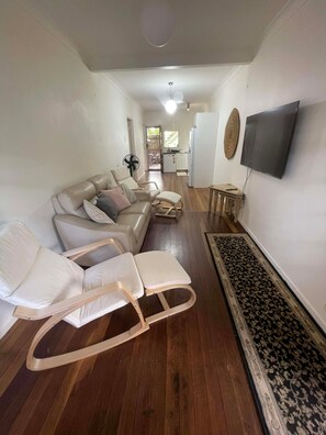 Living area - Cosy unit with outdoor area. 6 min walk to the sand 10 mins walk to town. (Evans Head)