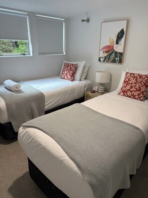 1 bedroom, iron/ironing board, WiFi, bed sheets - Bedroom (Jack's Point)