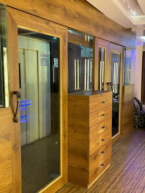 Quarto luxo, vista para a cidade | Parte interna