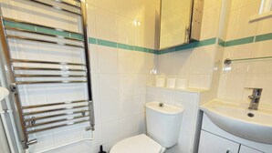 A bathroom with a toilet, sink, and towel rack. - Room-budget Friendly Private Room - Your (Wellingborough)