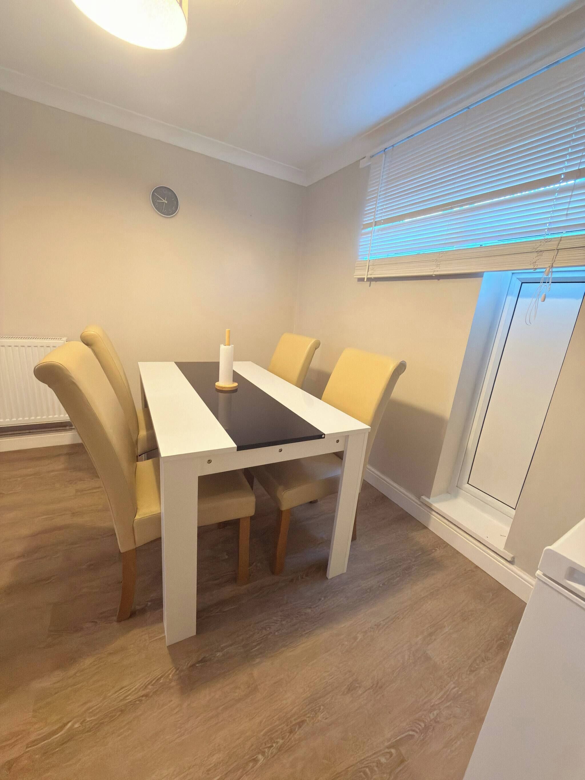 Room, 2 Bedrooms, Smoking | Dining room