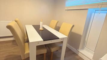 Room, 2 Bedrooms, Smoking | Dining room