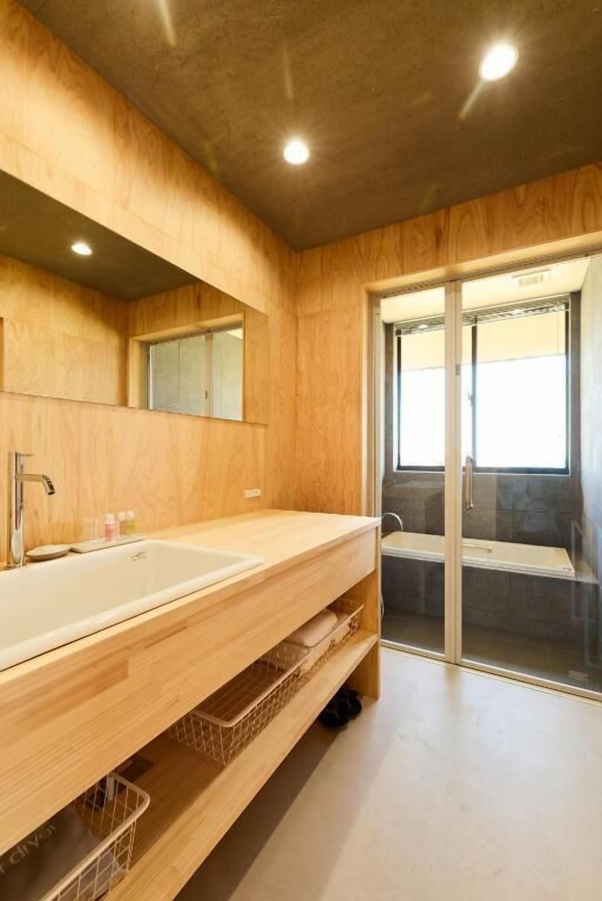 Deluxe Room, Sea View | Bathroom