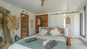 4 habitaciones, tabla de planchar con plancha, wifi y ropa de cama 