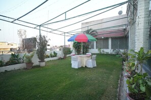 Outdoor dining - HOTEL SAMRAT INTERNATIONAL (Patna)